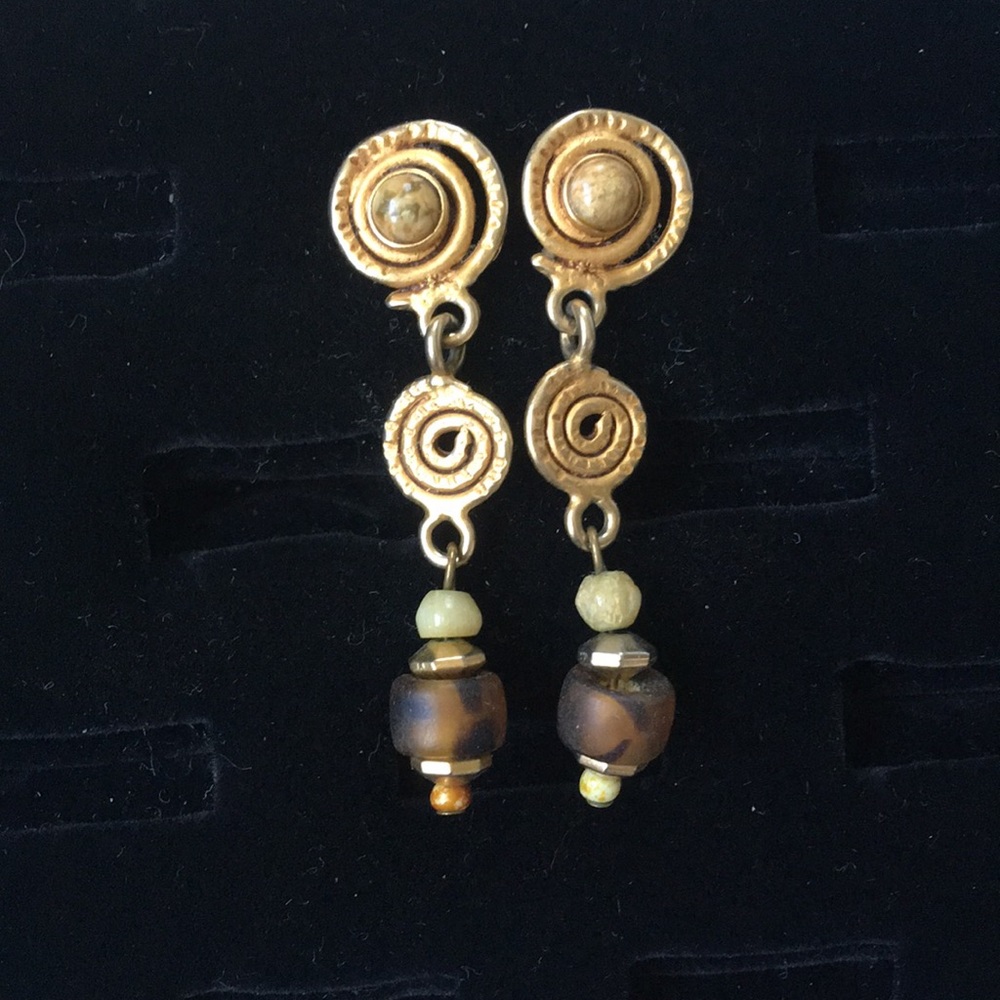 Vintage gold tone dangle earrings